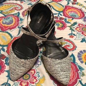 SOLD📌 Express black and white pointed shoes